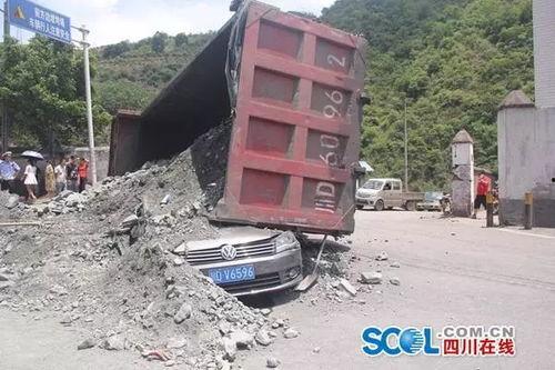 中山修路爆料事件视频,视频揭露工程乱象引发社会关注  第2张